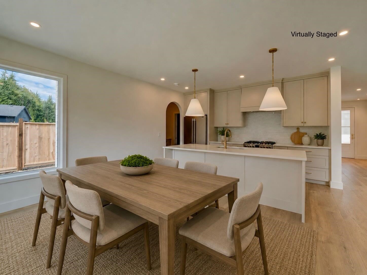385 Solaz Place, Gibsons, BC - Indoor Photo Showing Dining Room