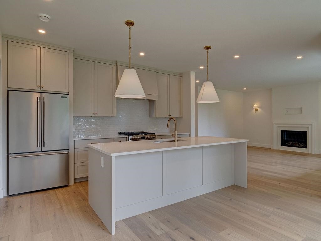 385 Solaz Place, Gibsons, BC - Indoor Photo Showing Kitchen With Upgraded Kitchen