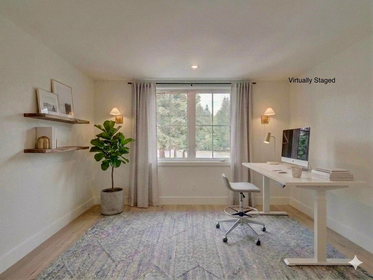 385 Solaz Place, Gibsons, BC - Indoor Photo Showing Office