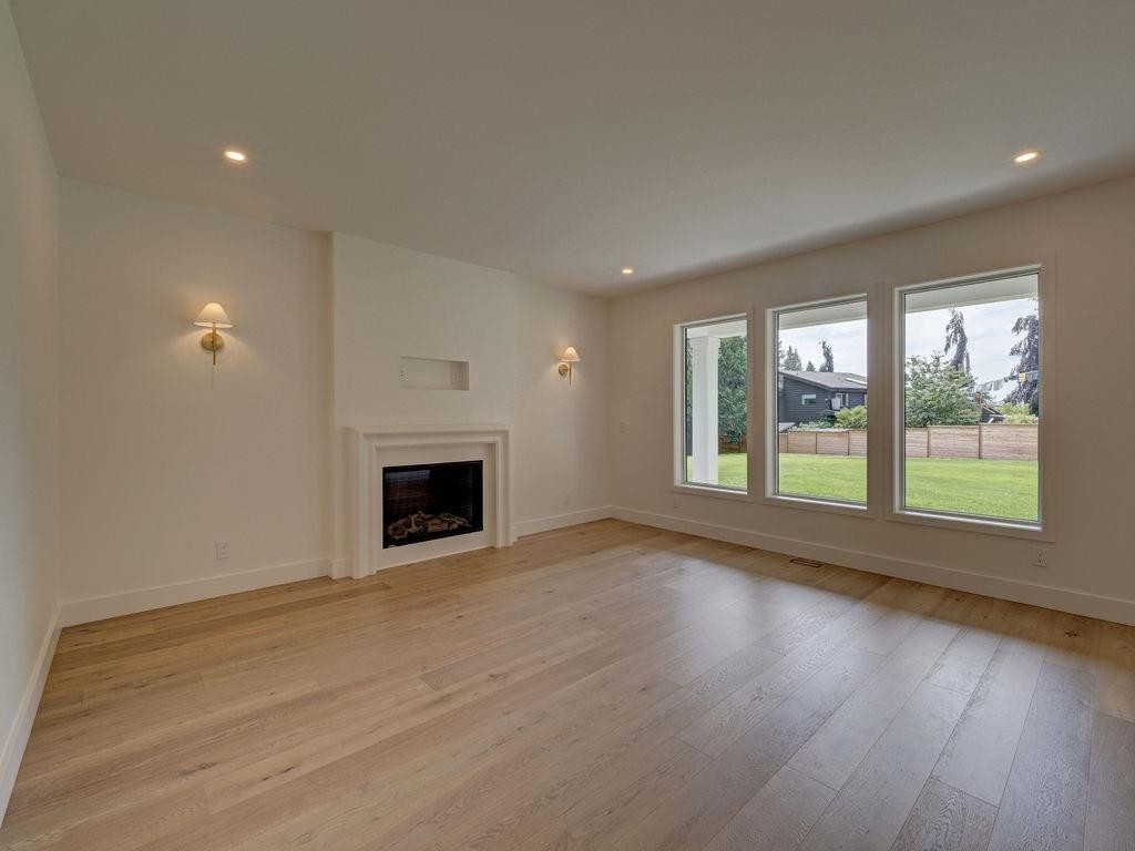 385 Solaz Place, Gibsons, BC - Indoor Photo Showing Living Room With Fireplace