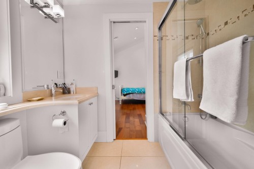 3288 32Nd Avenue W, Vancouver, BC - Indoor Photo Showing Bathroom