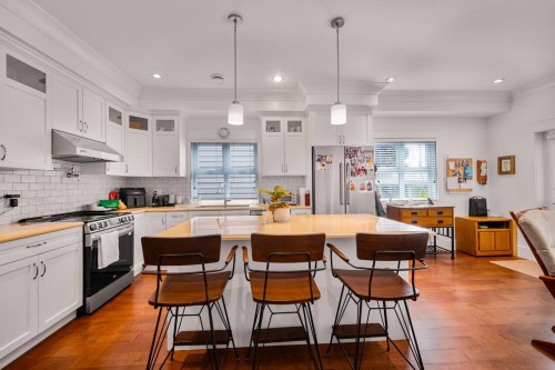 3288 32Nd Avenue W, Vancouver, BC - Indoor Photo Showing Kitchen With Upgraded Kitchen