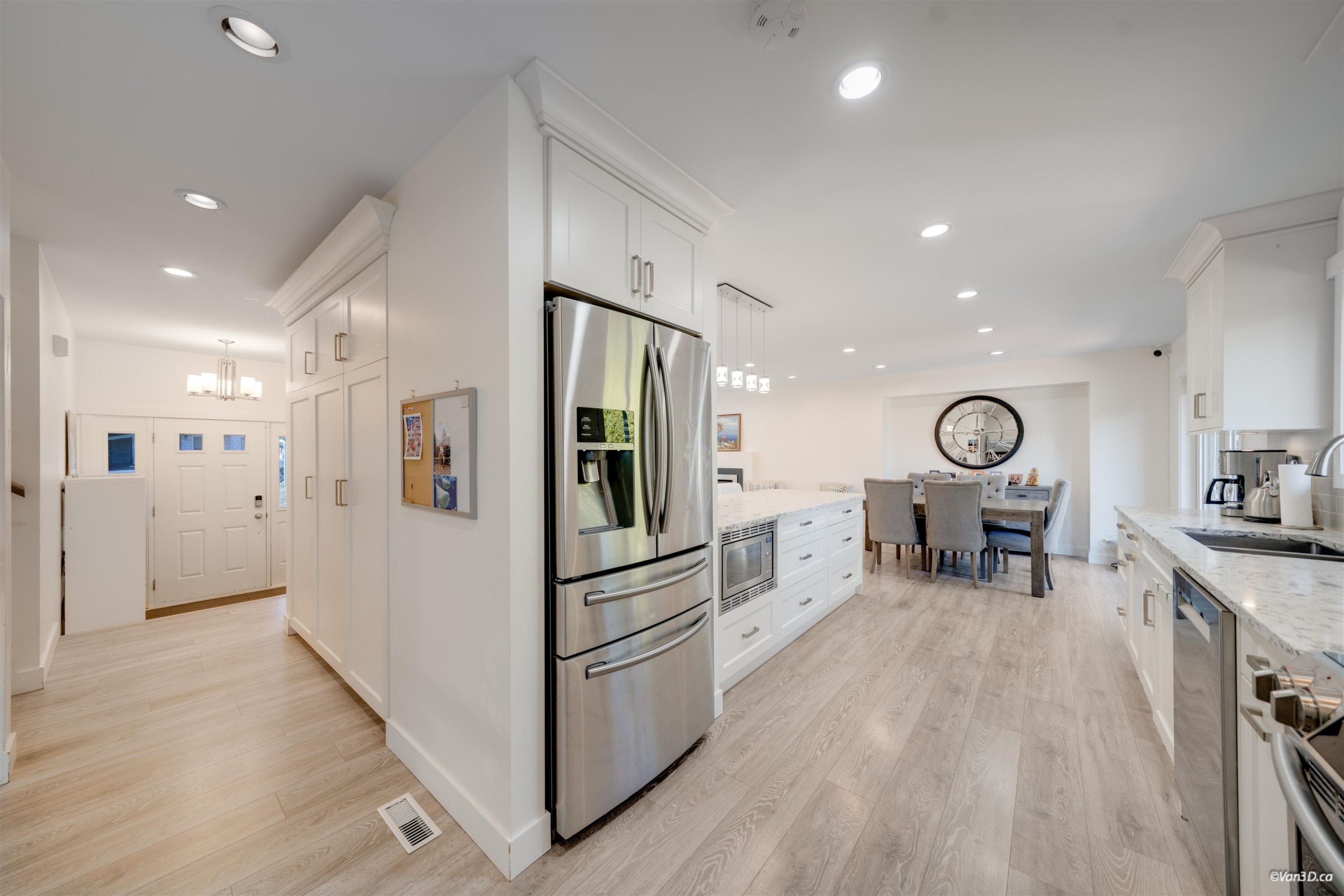1047 Spar Drive, Coquitlam, BC - Indoor Photo Showing Kitchen With Upgraded Kitchen
