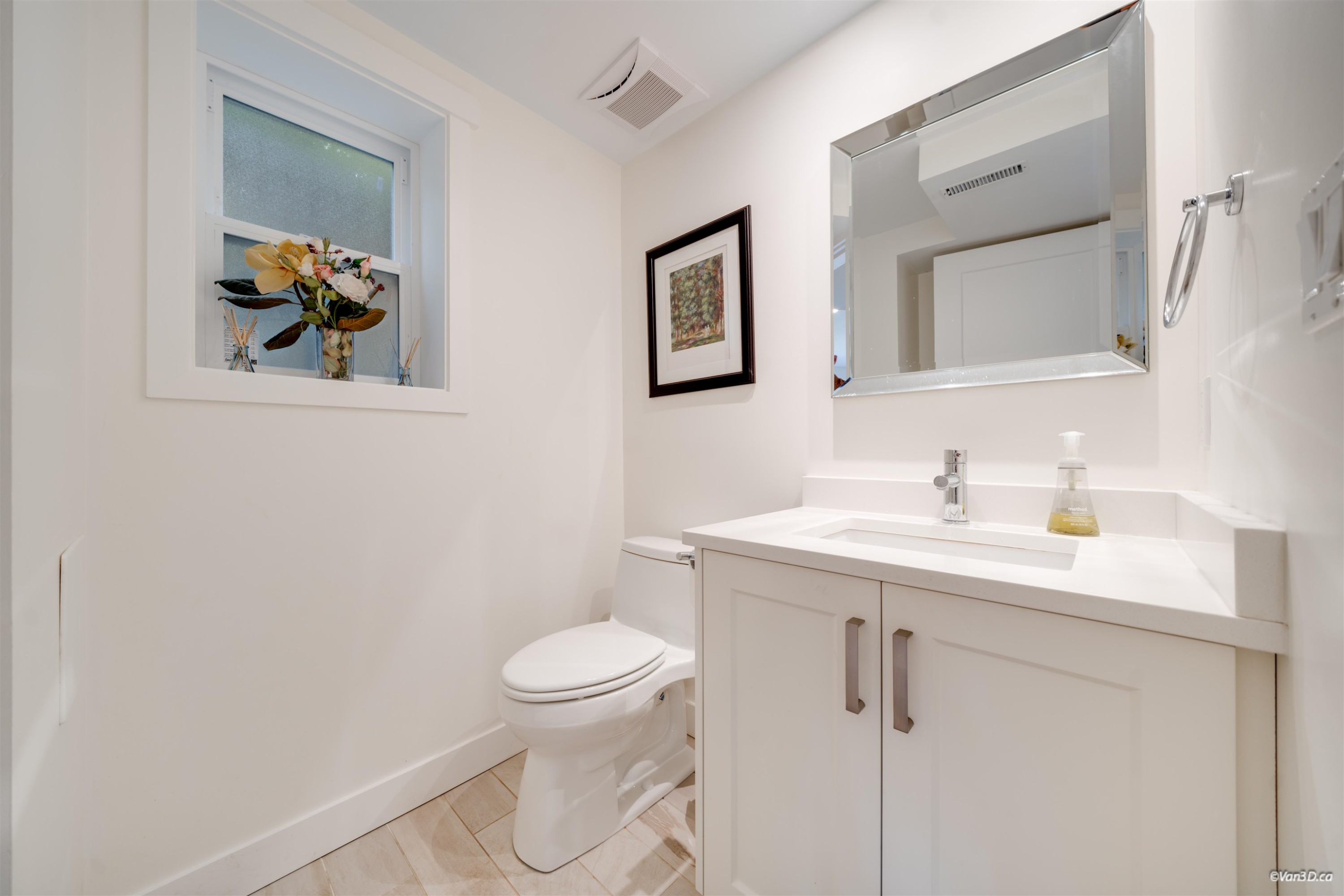 1047 Spar Drive, Coquitlam, BC - Indoor Photo Showing Bathroom
