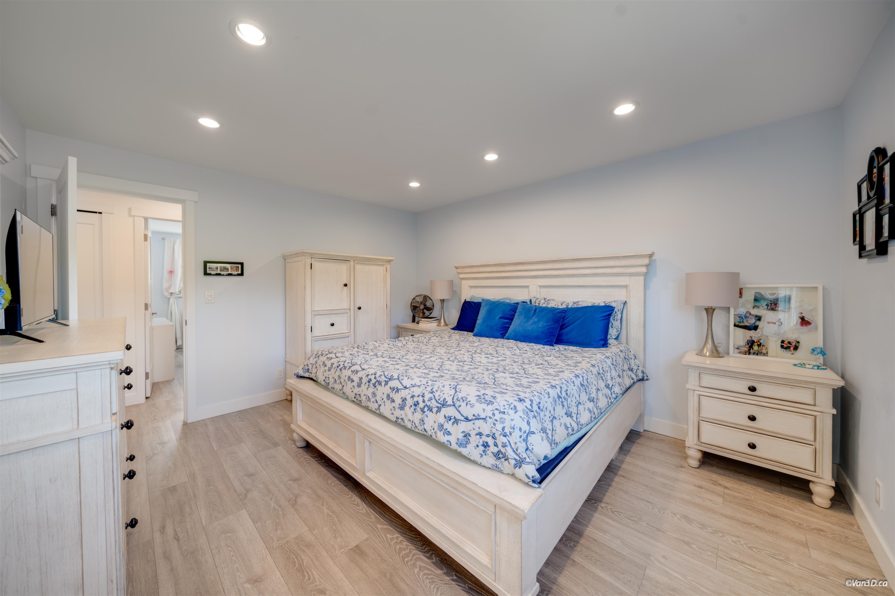 1047 Spar Drive, Coquitlam, BC - Indoor Photo Showing Bedroom