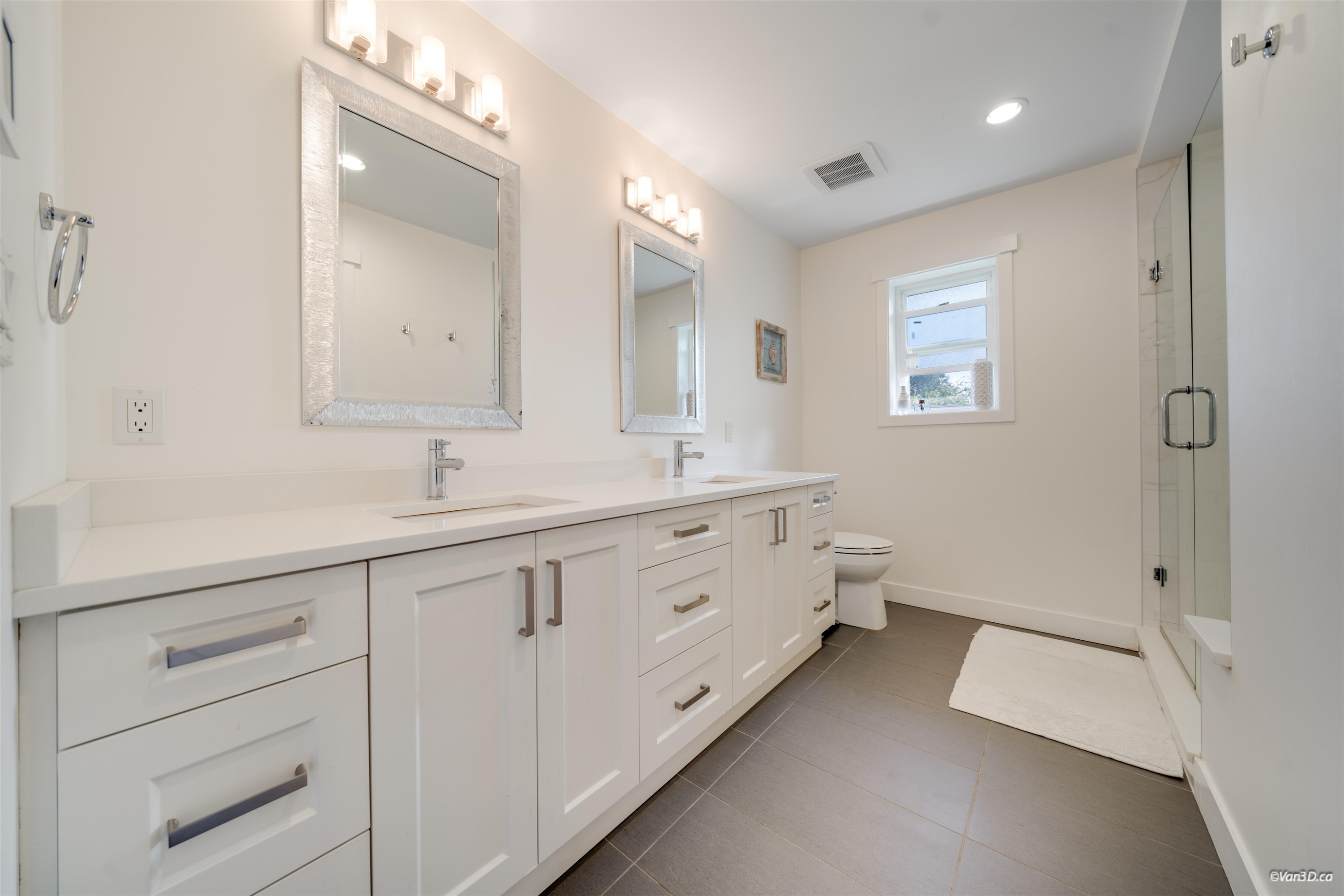 1047 Spar Drive, Coquitlam, BC - Indoor Photo Showing Bathroom