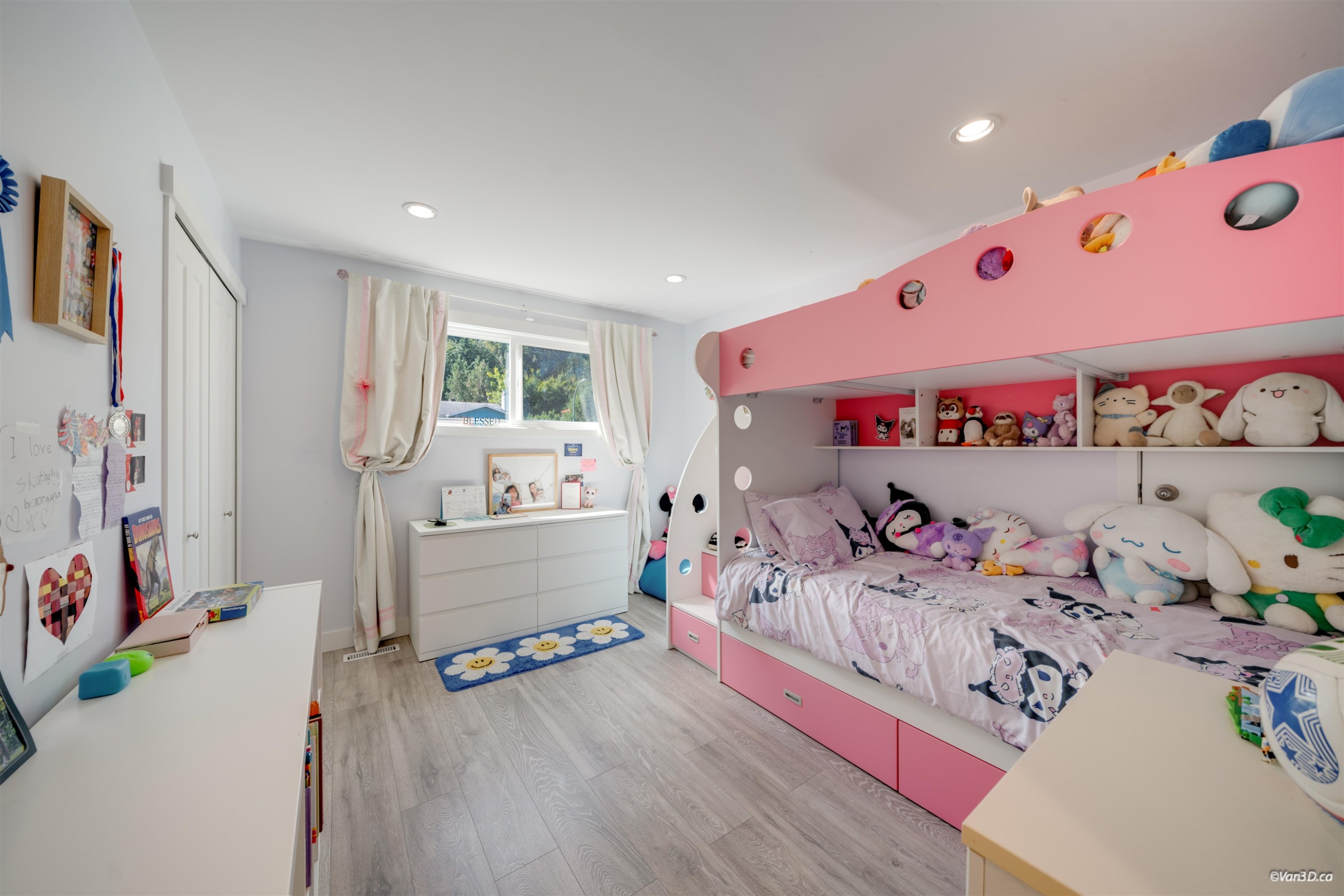 1047 Spar Drive, Coquitlam, BC - Indoor Photo Showing Bedroom