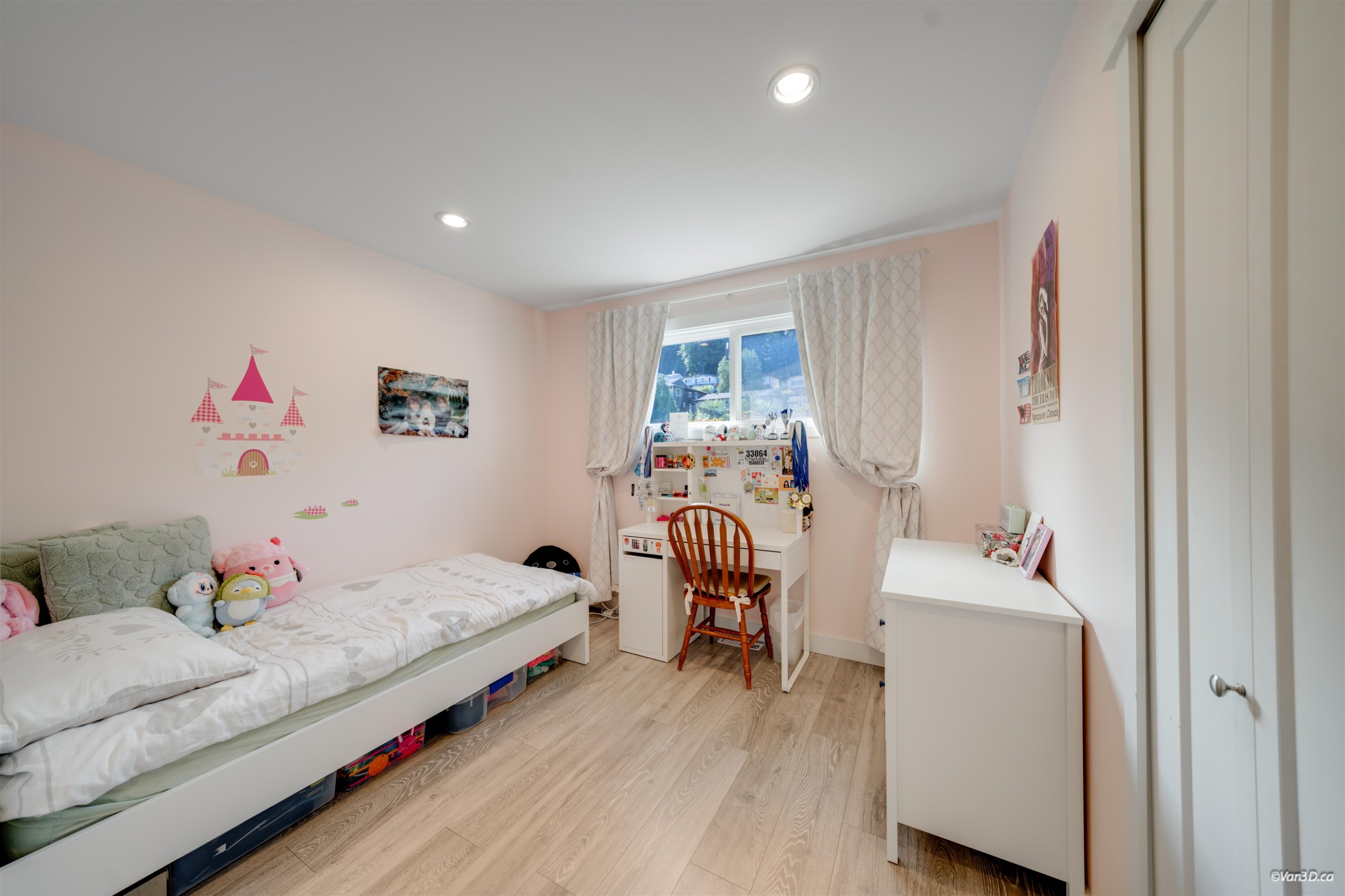 1047 Spar Drive, Coquitlam, BC - Indoor Photo Showing Bedroom