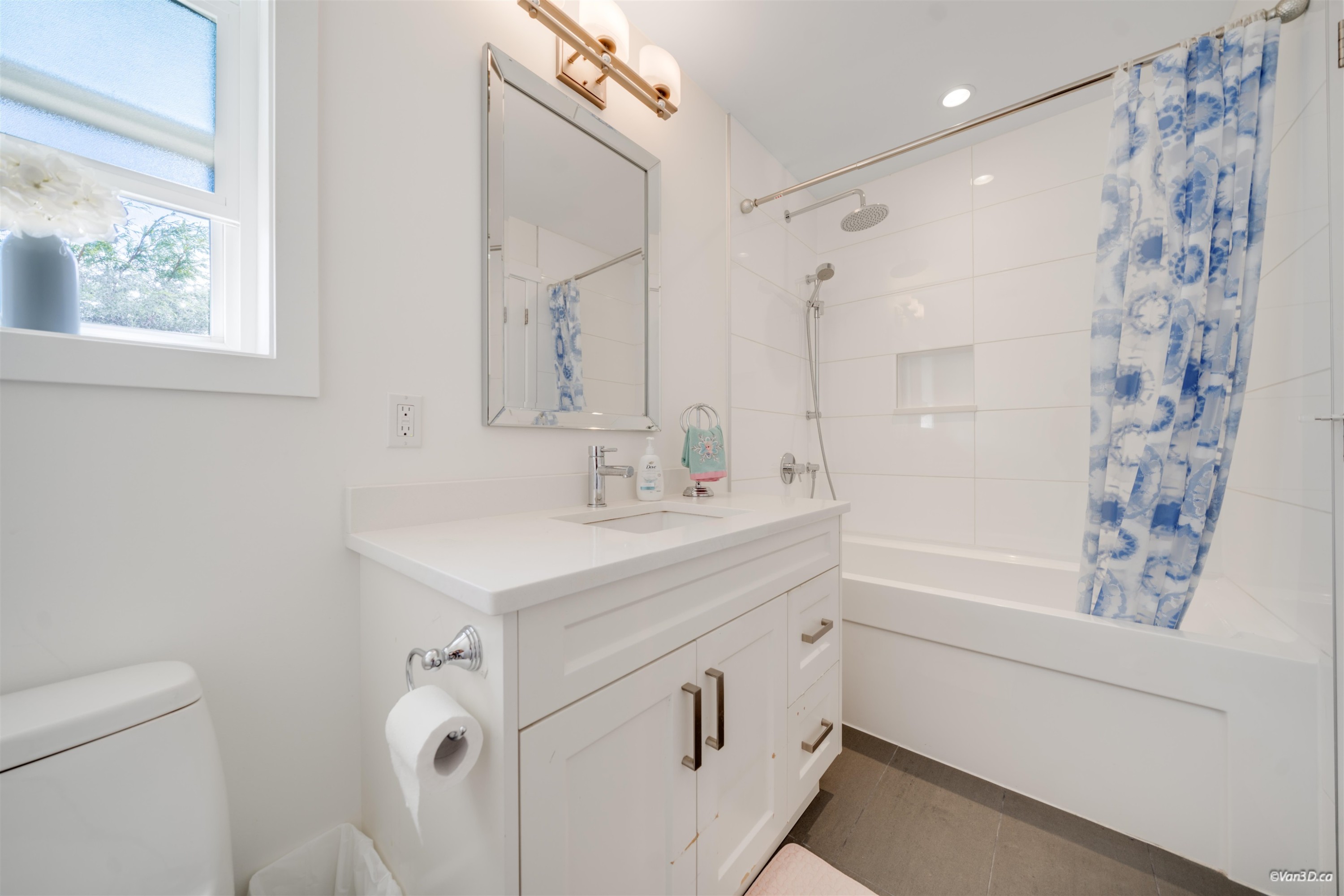 1047 Spar Drive, Coquitlam, BC - Indoor Photo Showing Bathroom