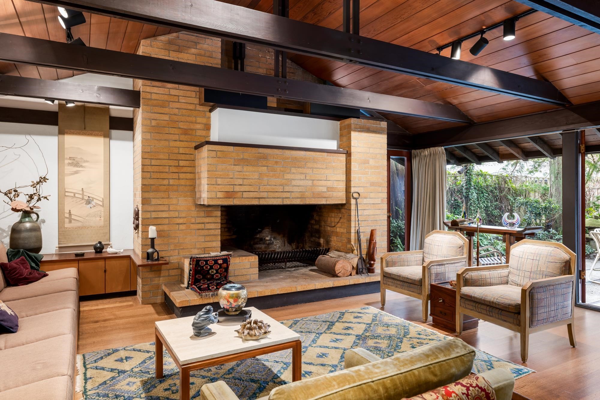 6821 Laurel Street, Vancouver, BC - Indoor Photo Showing Living Room With Fireplace