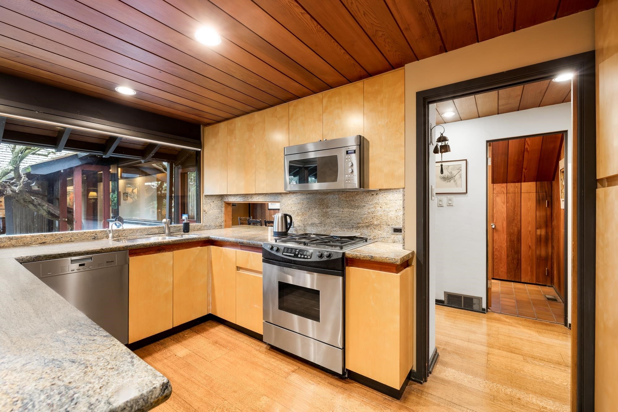 6821 Laurel Street, Vancouver, BC - Indoor Photo Showing Kitchen
