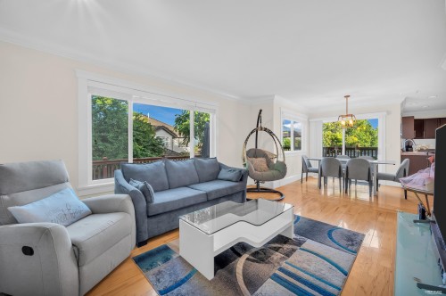1591 Alpine Lane, Coquitlam, BC - Indoor Photo Showing Living Room