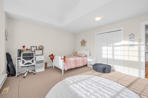 1591 Alpine Lane, Coquitlam, BC - Indoor Photo Showing Bedroom
