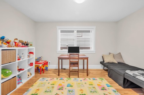 1591 Alpine Lane, Coquitlam, BC - Indoor Photo Showing Bedroom