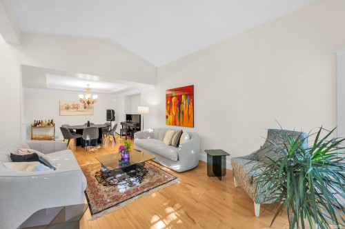 1591 Alpine Lane, Coquitlam, BC - Indoor Photo Showing Living Room