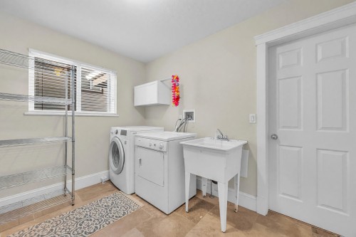 1591 Alpine Lane, Coquitlam, BC - Indoor Photo Showing Laundry Room