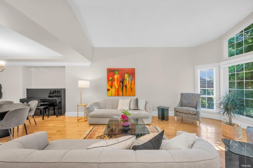 1591 Alpine Lane, Coquitlam, BC - Indoor Photo Showing Living Room