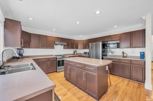 1591 Alpine Lane, Coquitlam, BC - Indoor Photo Showing Kitchen With Double Sink