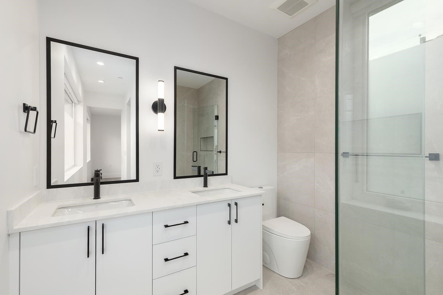 851 19Th Avenue E, Vancouver, BC - Indoor Photo Showing Bathroom