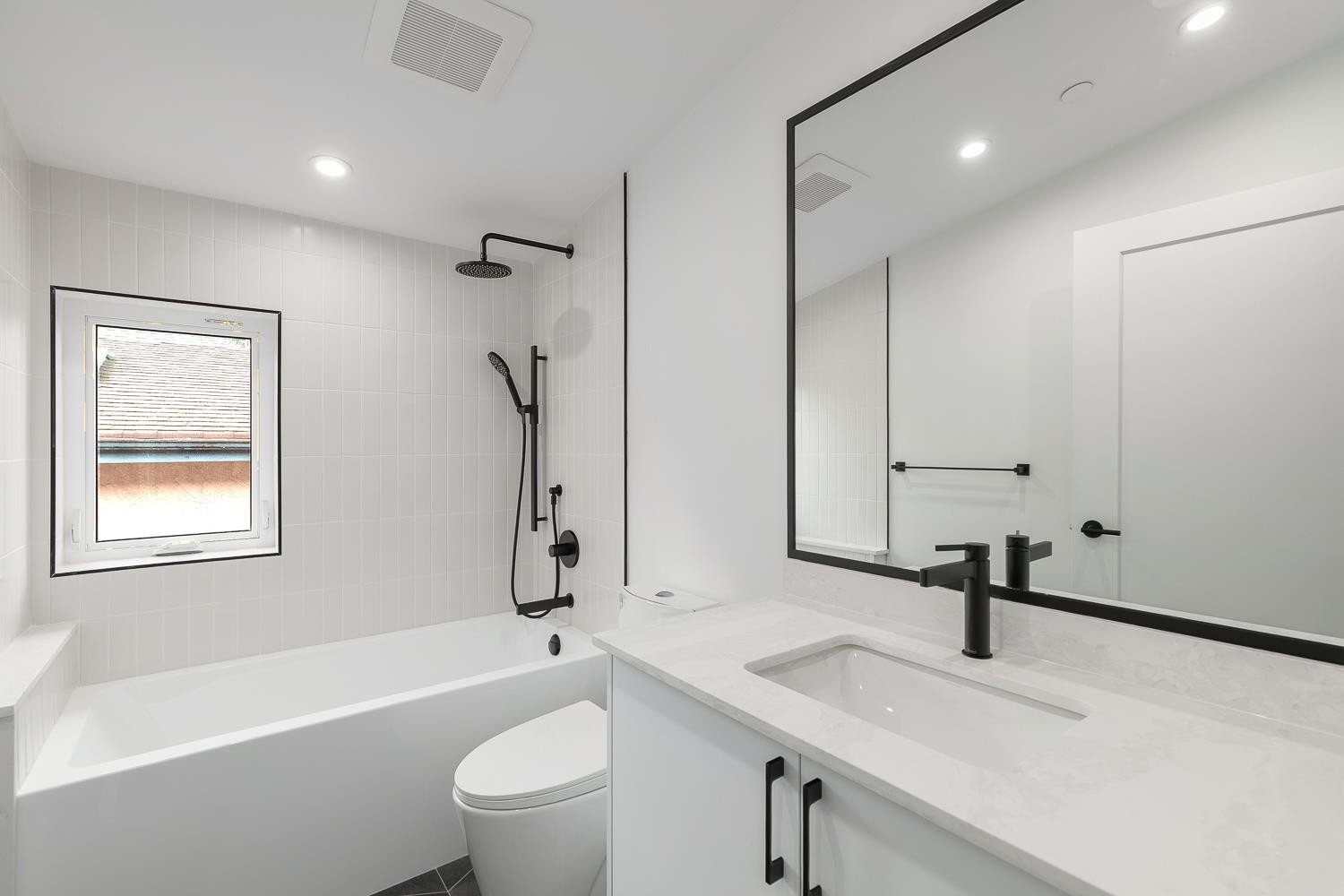 851 19Th Avenue E, Vancouver, BC - Indoor Photo Showing Bathroom