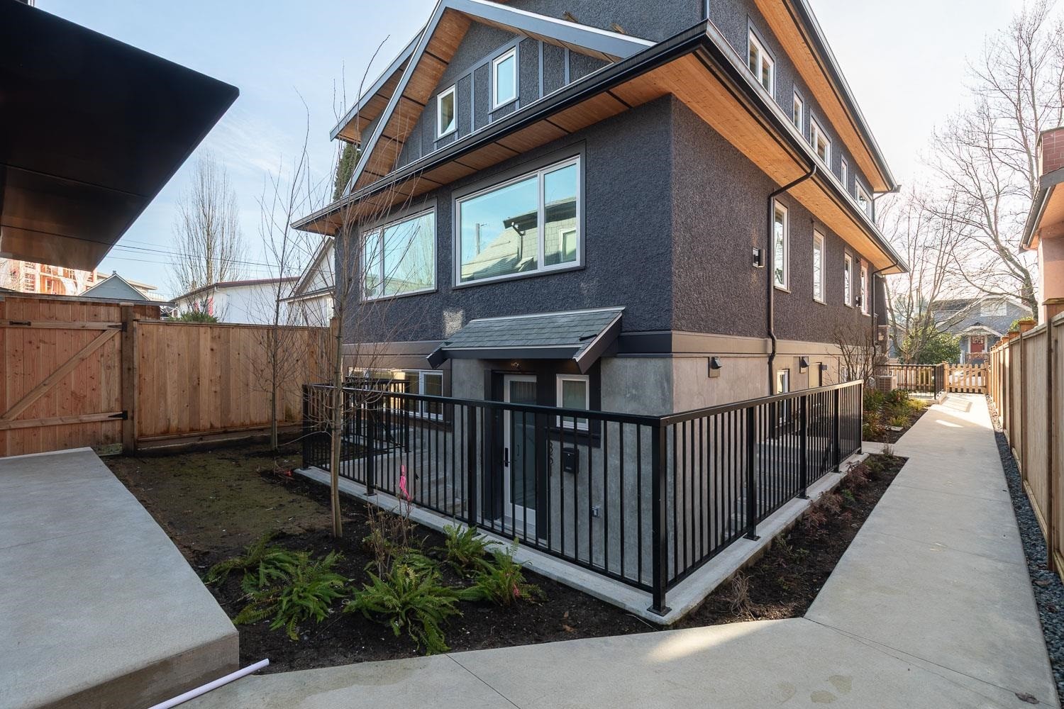851 19Th Avenue E, Vancouver, BC - Outdoor With Exterior