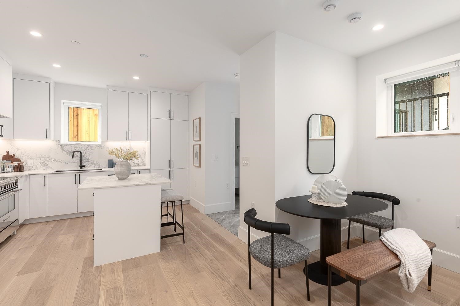 851 19Th Avenue E, Vancouver, BC - Indoor