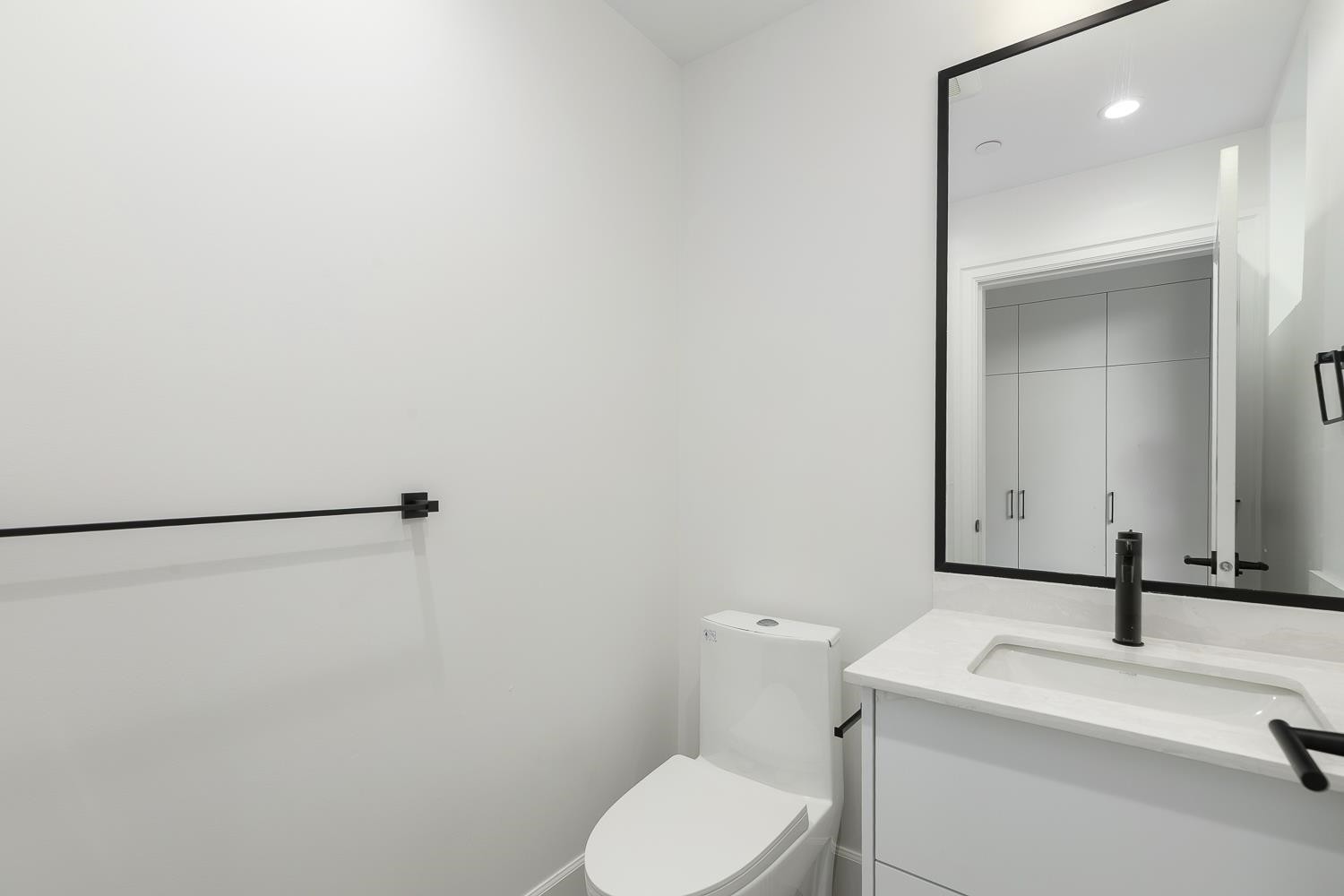 851 19Th Avenue E, Vancouver, BC - Indoor Photo Showing Bathroom