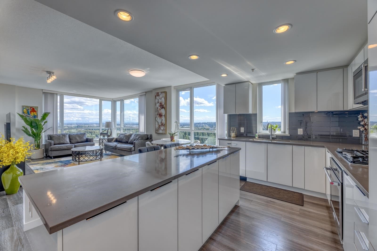 2203-3096 Windsor Gate, Coquitlam, BC - Indoor Photo Showing Kitchen