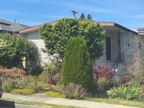 2935 Adanac Street, Vancouver, BC 