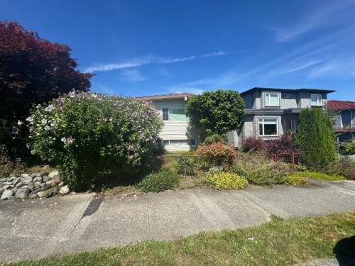 2935 Adanac Street, Vancouver, BC 