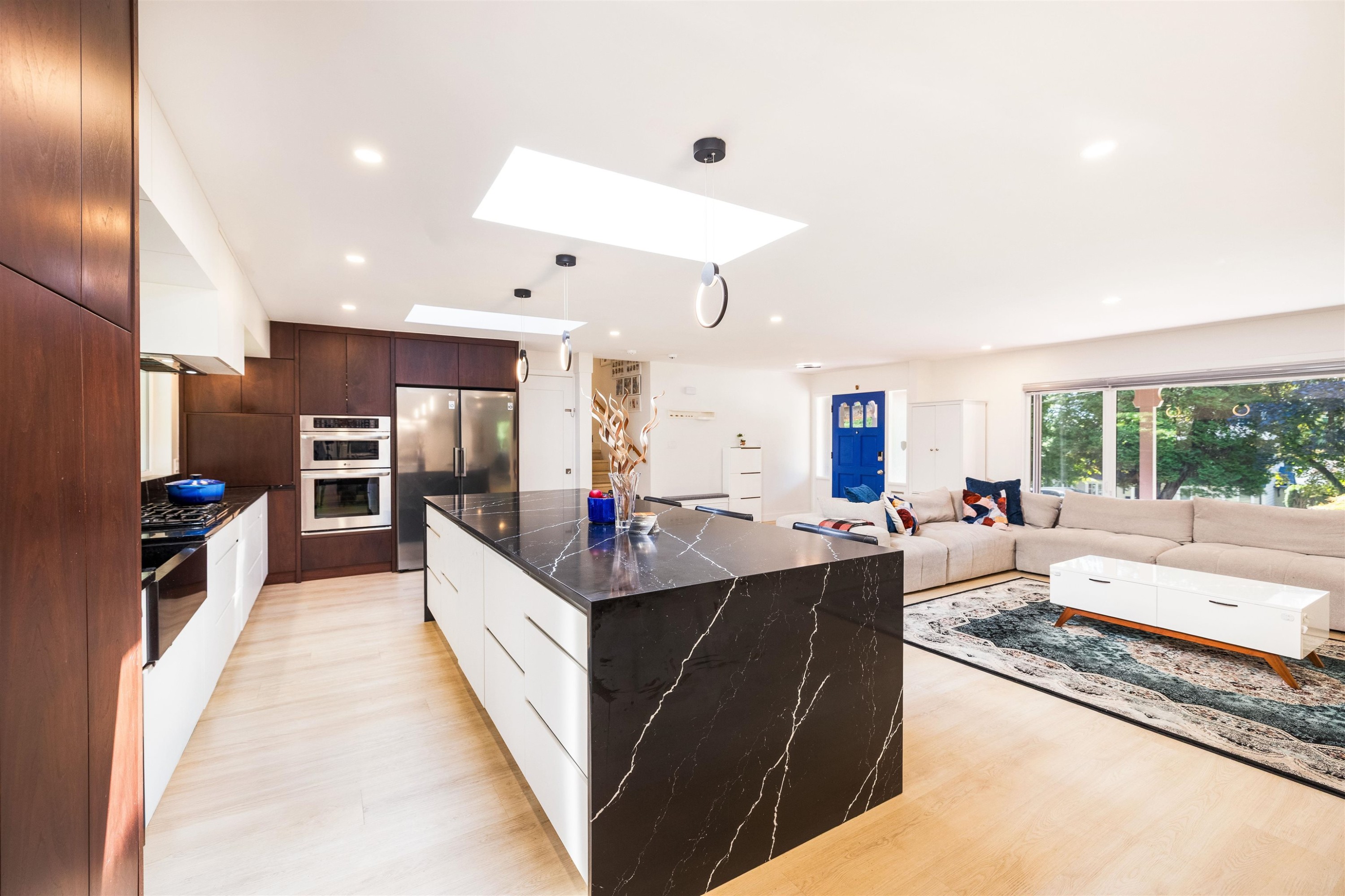 3965 Viewridge Place, West Vancouver, BC - Indoor Photo Showing Kitchen With Upgraded Kitchen