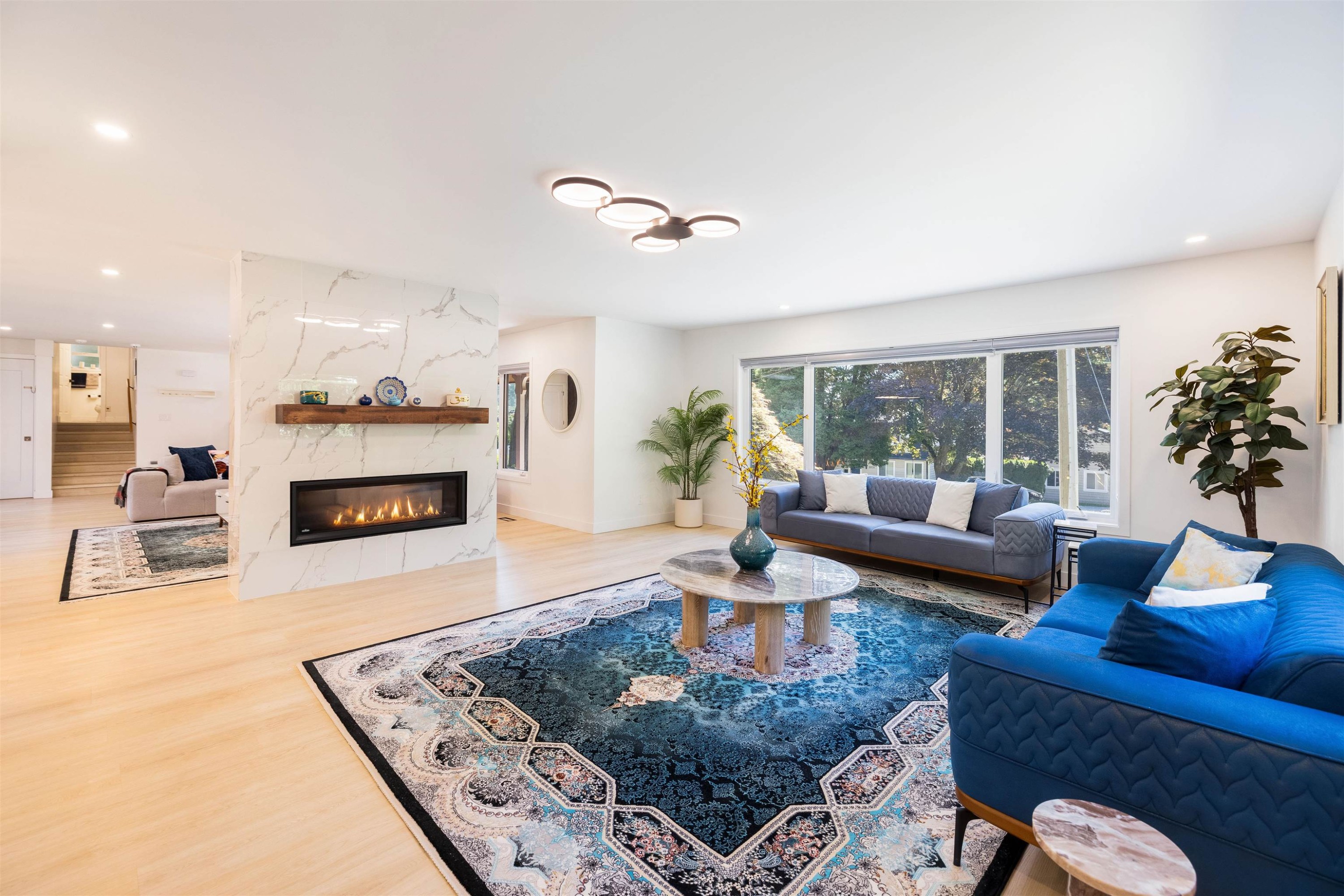 3965 Viewridge Place, West Vancouver, BC - Indoor Photo Showing Living Room With Fireplace