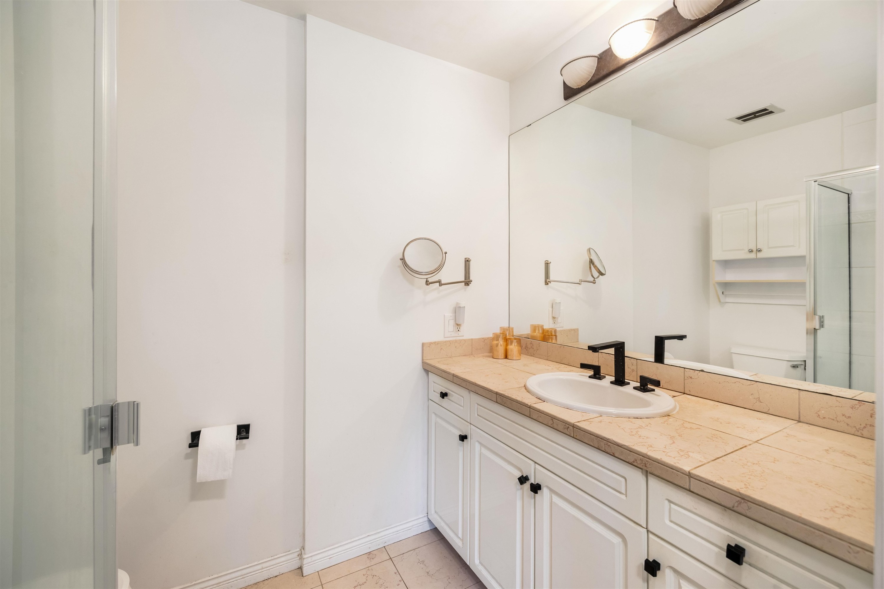 3965 Viewridge Place, West Vancouver, BC - Indoor Photo Showing Bathroom