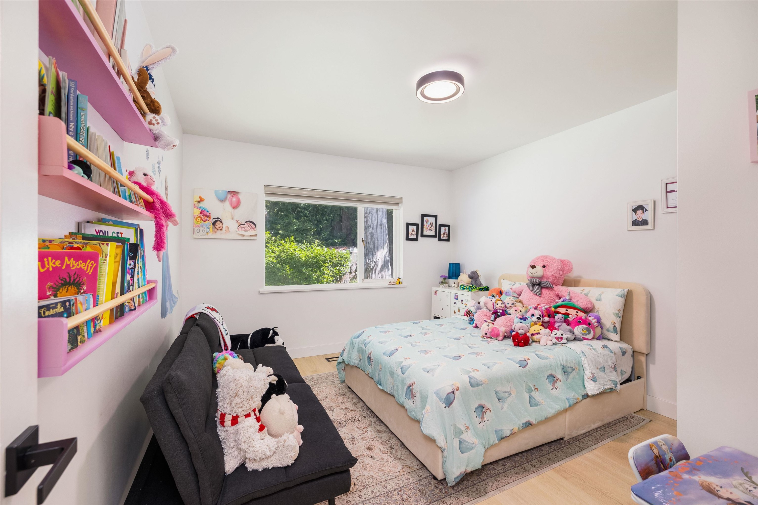 3965 Viewridge Place, West Vancouver, BC - Indoor Photo Showing Bedroom