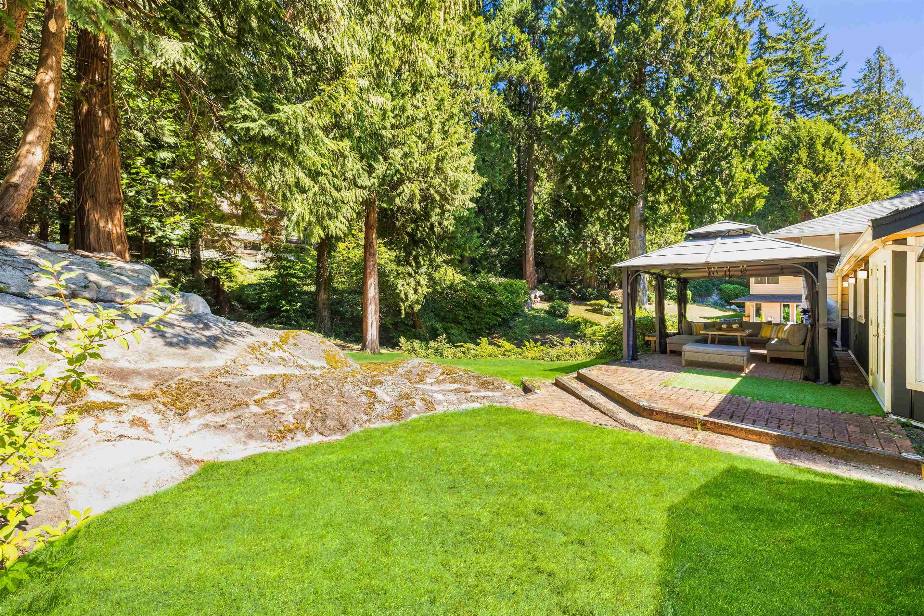 3965 Viewridge Place, West Vancouver, BC - Outdoor