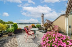 409-5 K De K Court New Westminster, BC V3M 6B6