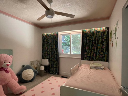 6570 Madrona Crescent, West Vancouver, BC - Indoor Photo Showing Bedroom
