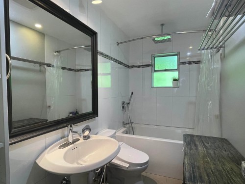 6570 Madrona Crescent, West Vancouver, BC - Indoor Photo Showing Bathroom