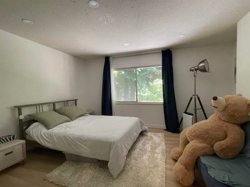 6570 Madrona Crescent, West Vancouver, BC - Indoor Photo Showing Bedroom
