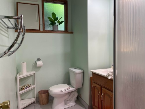 6570 Madrona Crescent, West Vancouver, BC - Indoor Photo Showing Bathroom