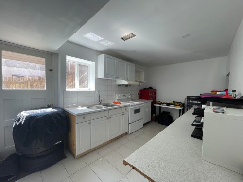 6570 Madrona Crescent, West Vancouver, BC - Indoor Photo Showing Kitchen