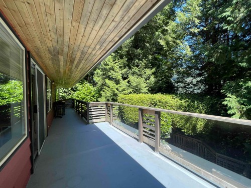6570 Madrona Crescent, West Vancouver, BC - Outdoor With Exterior