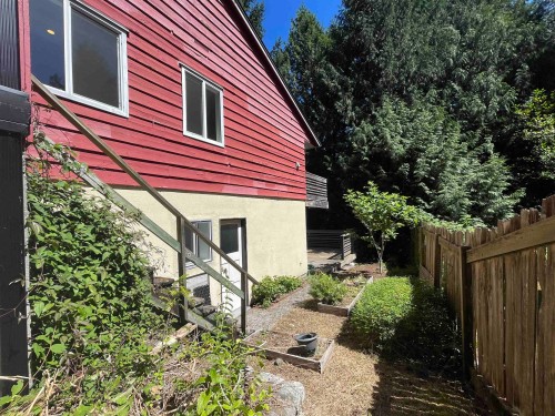 6570 Madrona Crescent, West Vancouver, BC - Outdoor
