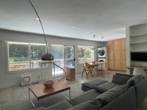 6570 Madrona Crescent, West Vancouver, BC - Indoor Photo Showing Living Room
