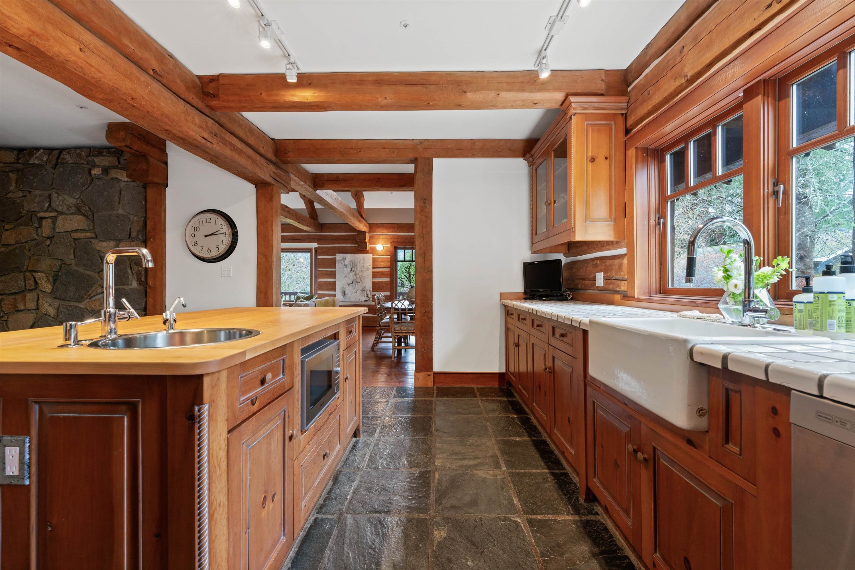 5851 Eagle Island, West Vancouver, BC