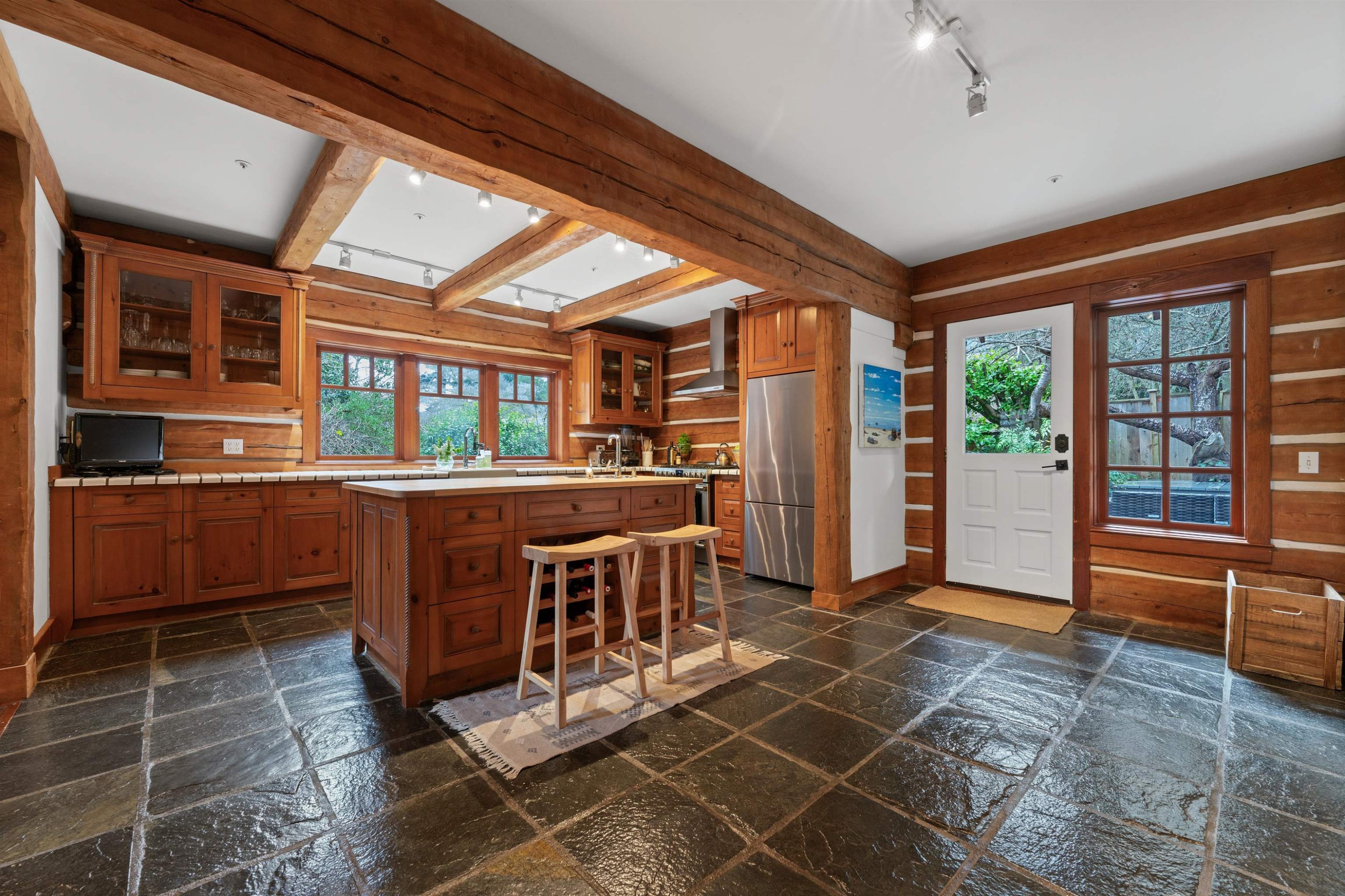 5851 Eagle Island, West Vancouver, BC