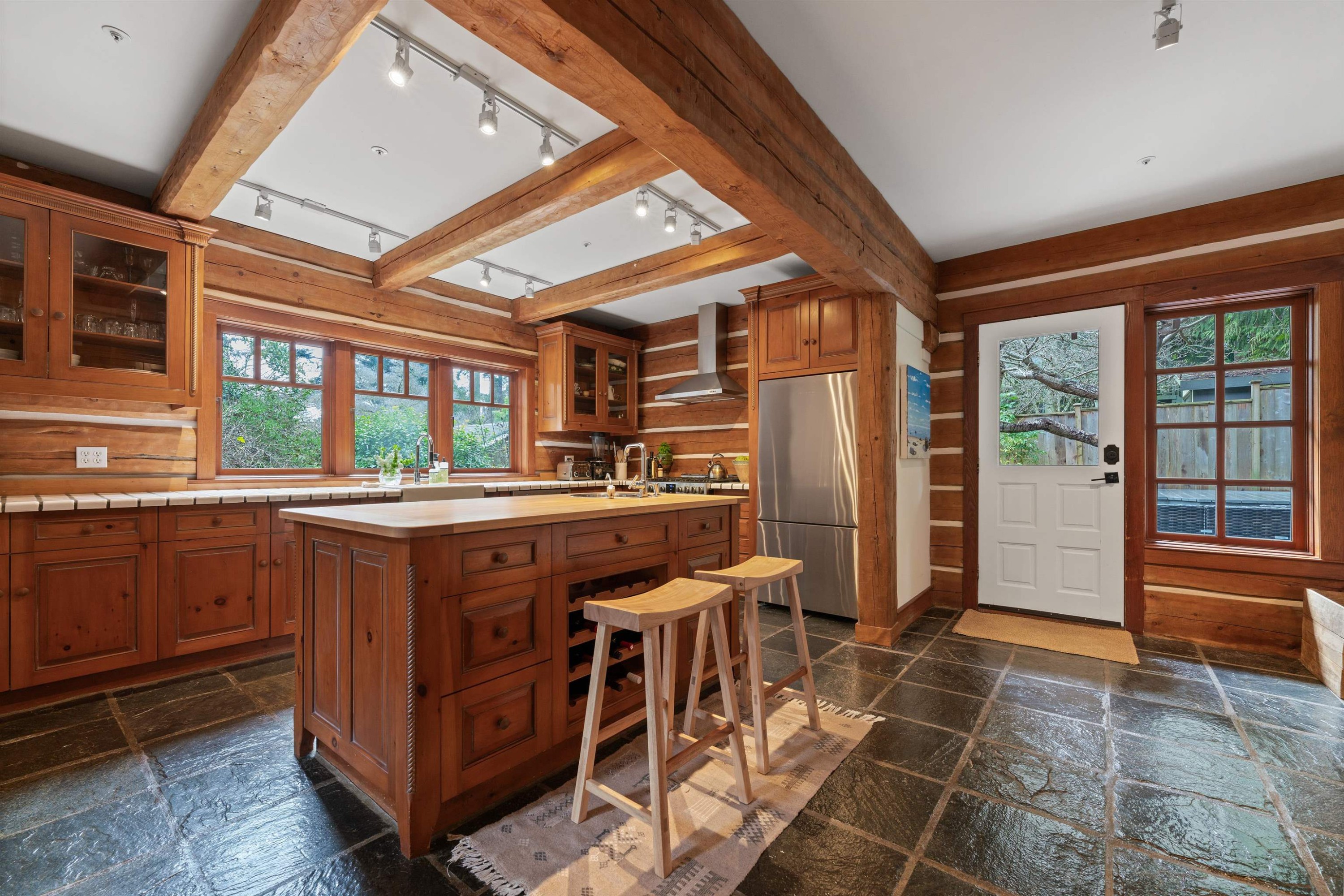 5851 Eagle Island, West Vancouver, BC