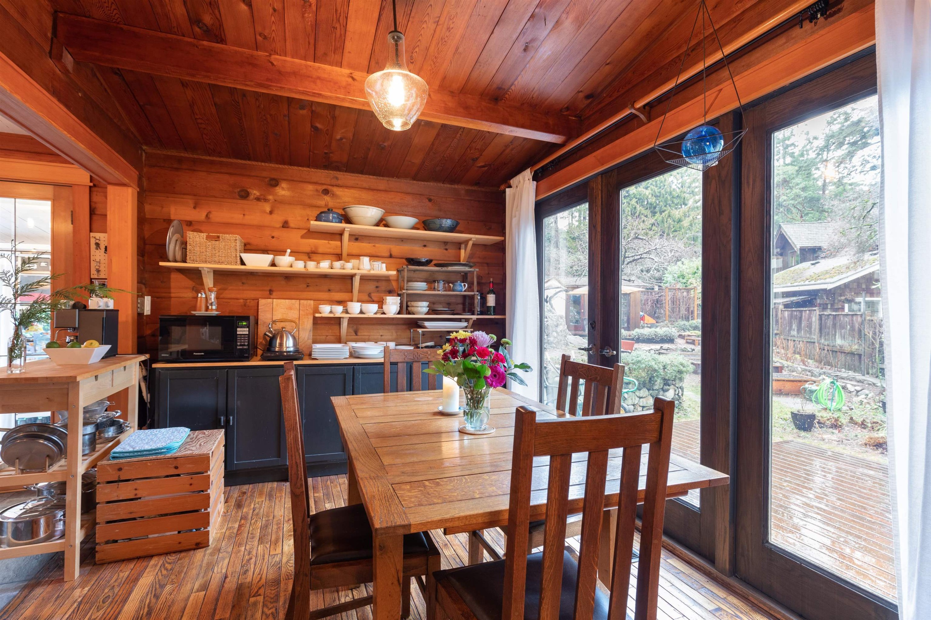 5817 Eagle Island, West Vancouver, BC - Indoor Photo Showing Dining Room