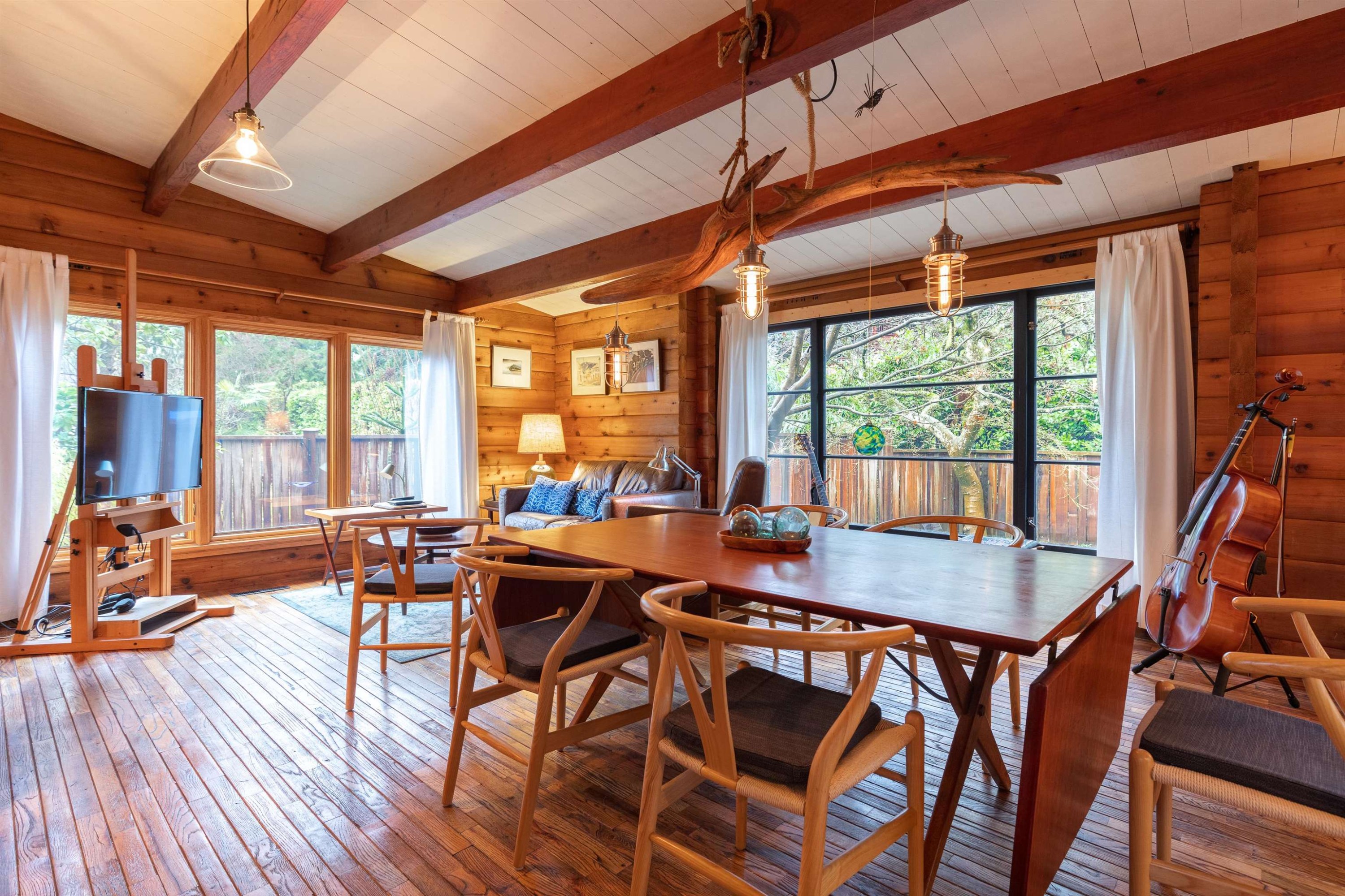 5817 Eagle Island, West Vancouver, BC - Indoor Photo Showing Dining Room