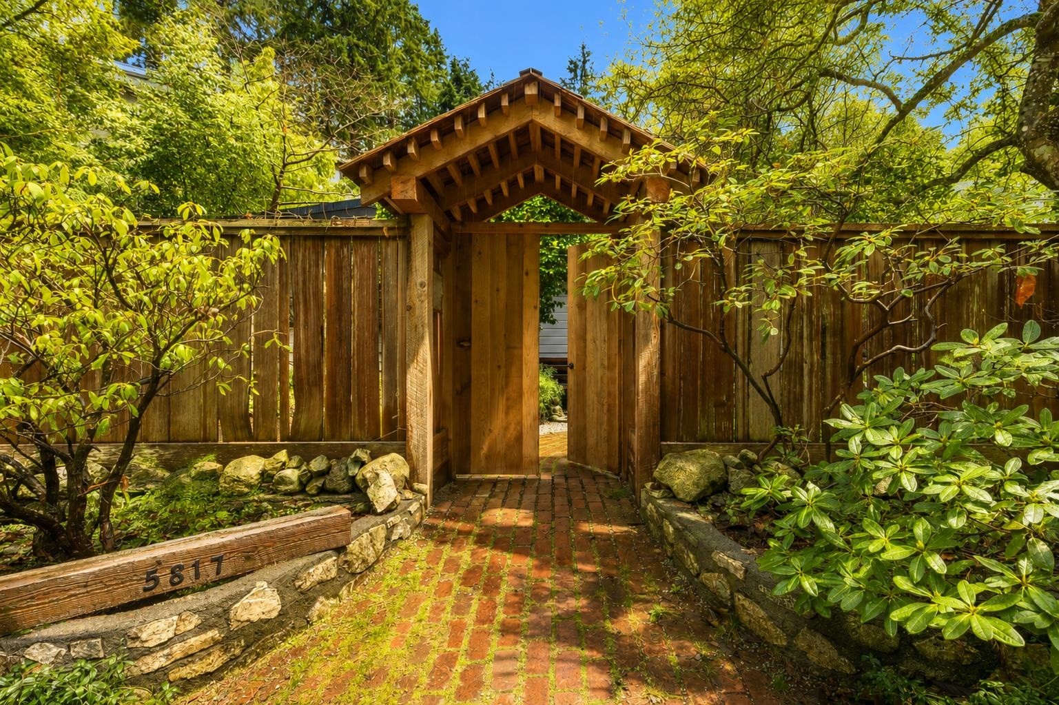 5817 Eagle Island, West Vancouver, BC - Outdoor